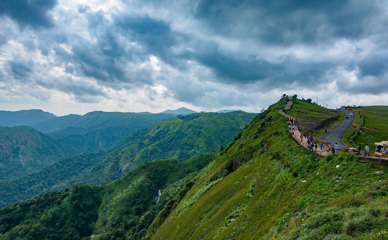 Cochin, Alleppey, Kumarakom and Vegamon Tour Package Image 9